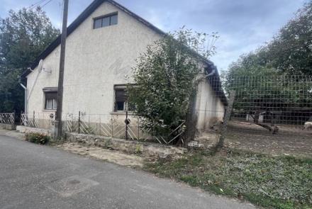 <p>Hier volop rust!. Woning staat in een rustig dorpje in het mooie glooiende landschap ten zuiden van het Balaton.</p>