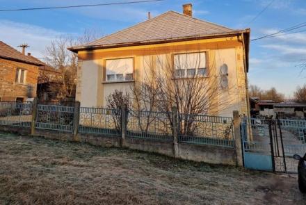 <p>Woning met veel ruimte aan de rand van het stadje Ózd.</p>