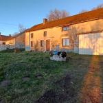 Te koop in de Creuse, natuurstenen huis met schuur en grond.